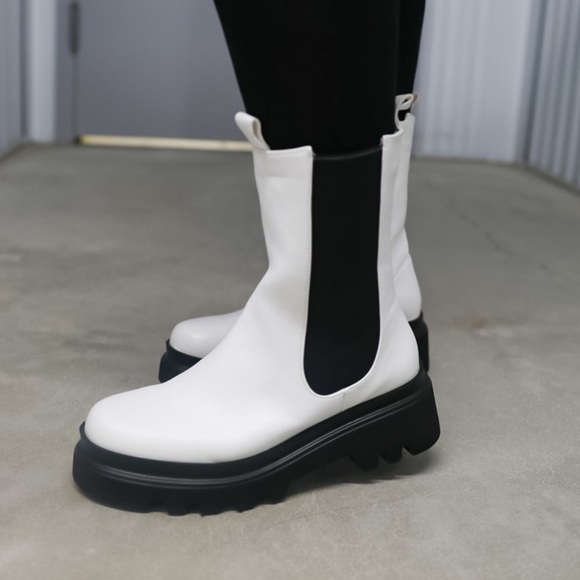 Shoes - White boots